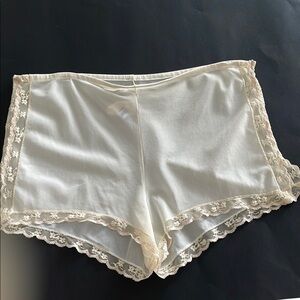 Vintage Bonwit Teller Elegant Feminine Cream Lace Trim Shorts